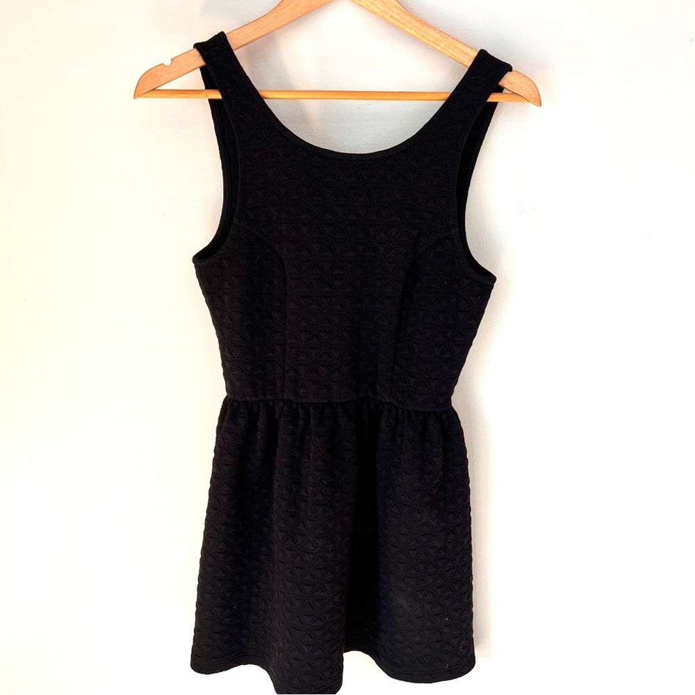 Everly Black Sleeveless Textured fabric Mini Dress Size Small Party‎